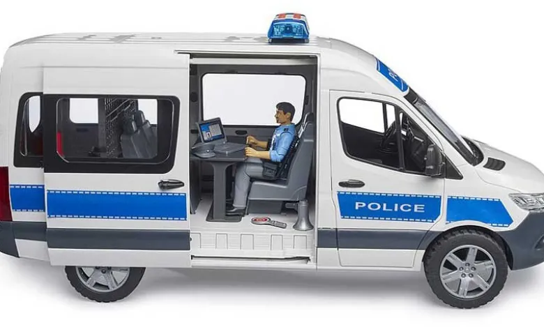 Bruder Polisbil Mercedes Sprinter med Polisfigur 02683