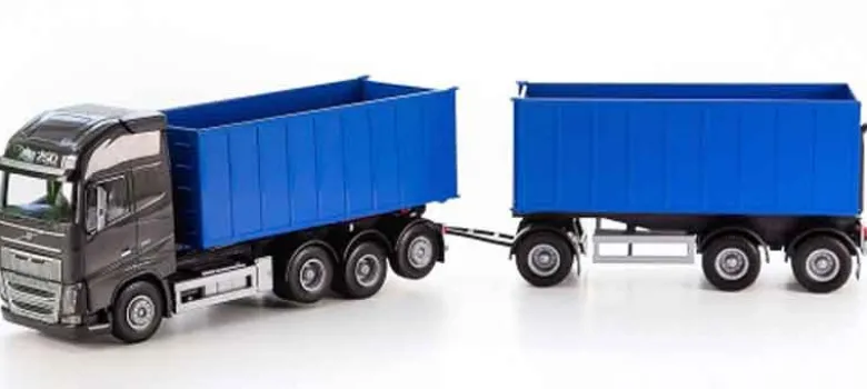 Emek Volvo FH16/750 Lastbil med Tridem Lastväxlare och Släp