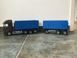 Emek Volvo FH16/750 Lastbil med Tridem Lastväxlare och Släp