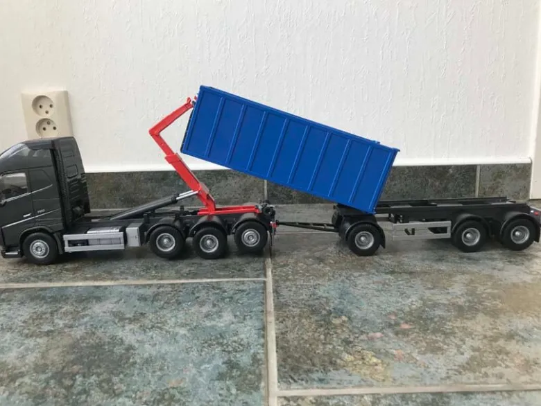Emek Volvo FH16/750 Lastbil med Tridem Lastväxlare och Släp