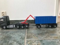 Emek Volvo FH16/750 Lastbil med Tridem Lastväxlare och Släp
