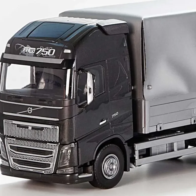 Emek Volvo FH16 750 med Trailer och kapell