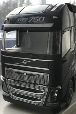 Emek Volvo Lastbil FH16/750 Låglastare med Lastbil på Trailern