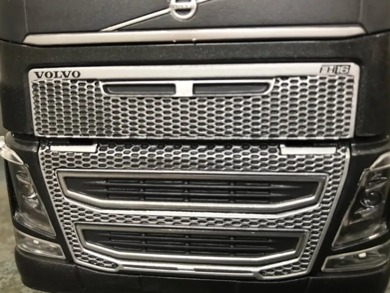Emek Volvo Lastbil FH16/750 Låglastare med Lastbil på Trailern