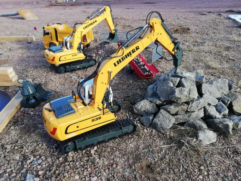 Hammare till radiostyrd grävmaskin Liebherr och Volvo - 1:20