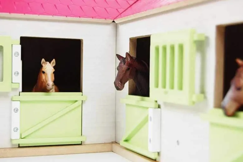 Häststall 4 st. stallboxar Deluxe Rosa till Schleich hästar Kids Globe 1:24