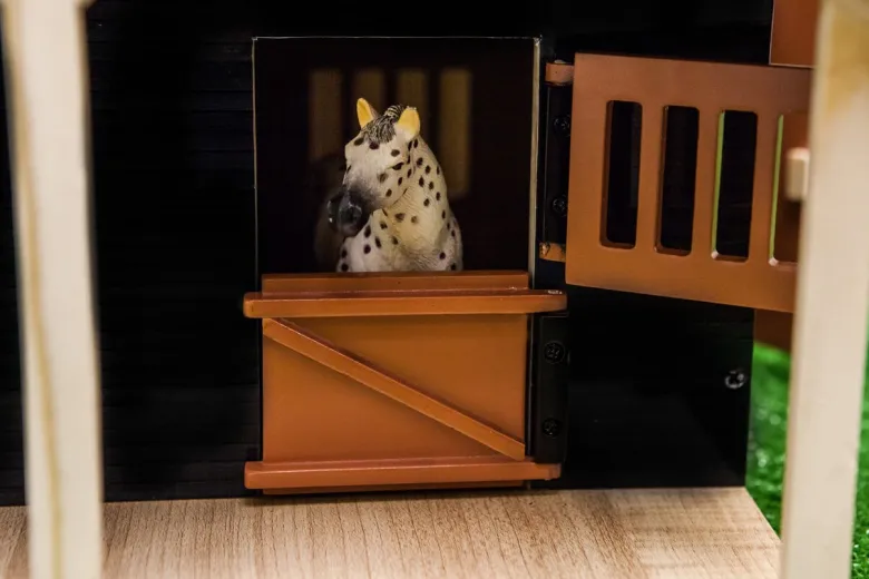 Häststall 2 st. stallboxar till hästar Schleich Kids Globe 1:24