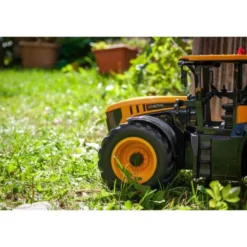 Radiostyrd Traktor JCB Fastrac Jamara 1:16