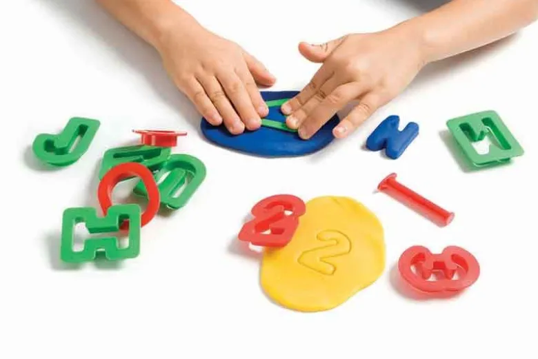 12 stansformar och 1 kavel till leklera och plastilina Jovi